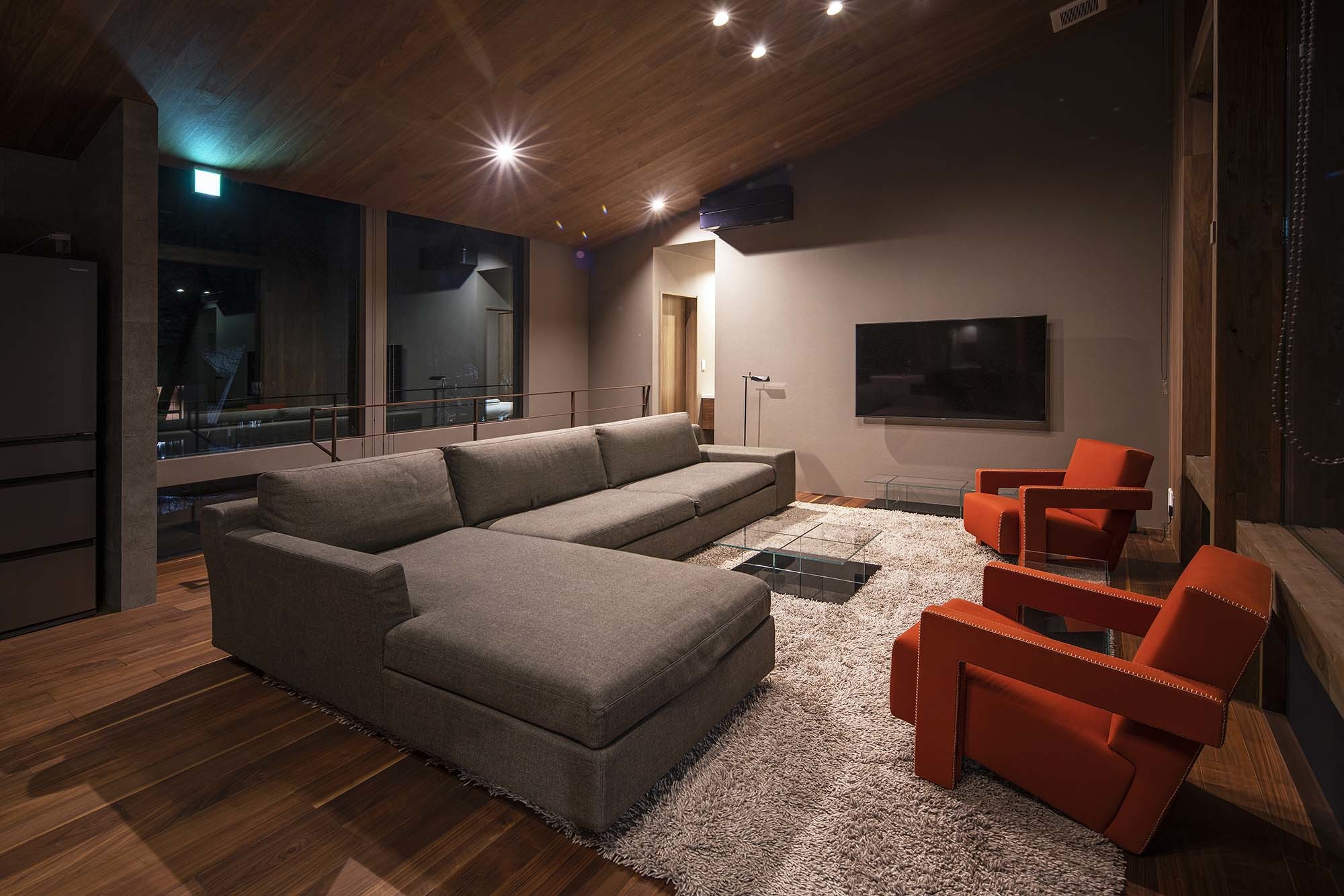 Gravity 2 F liv 7 R37020 3p s