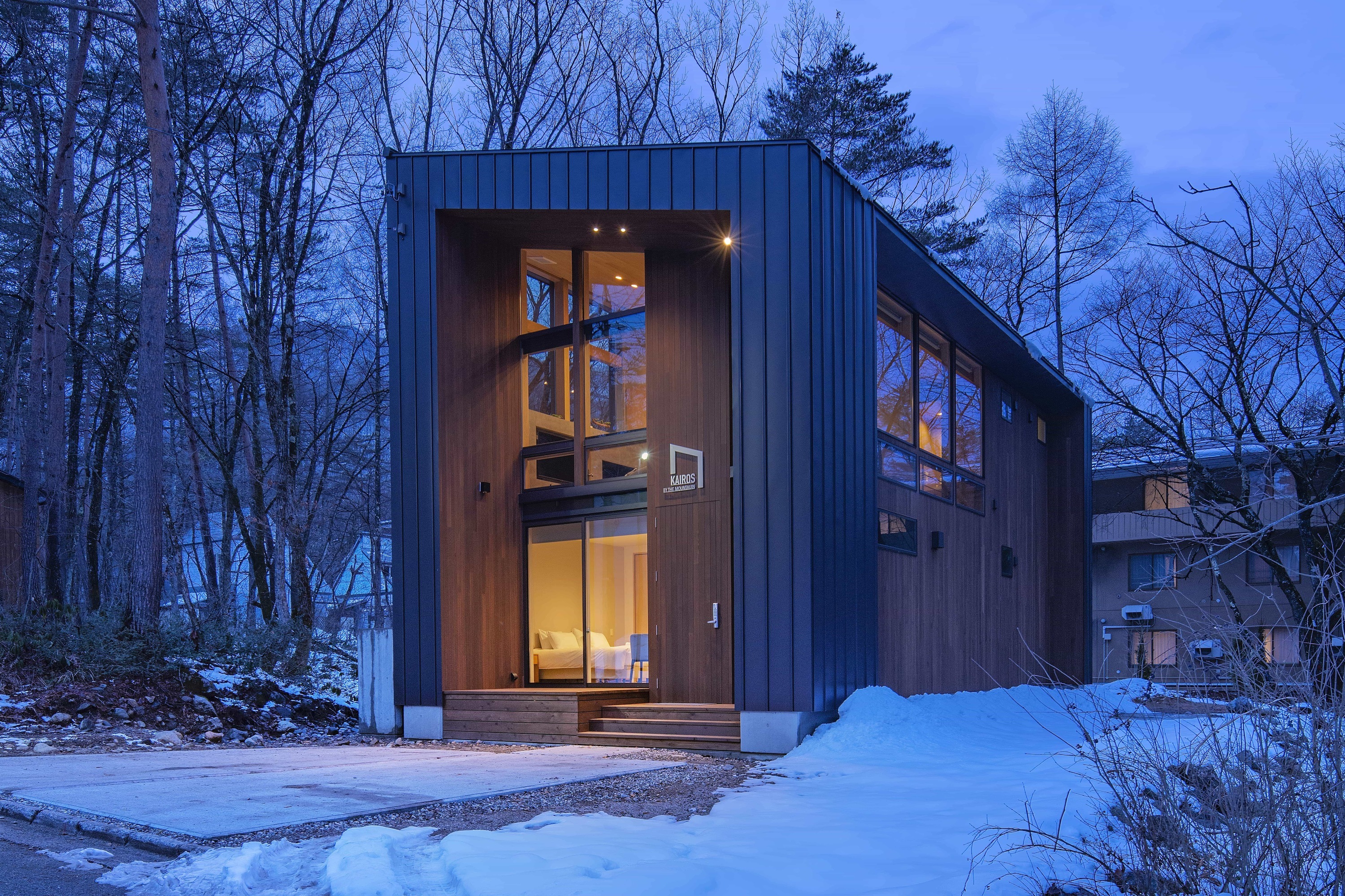 Kairos by the mountain exterior1