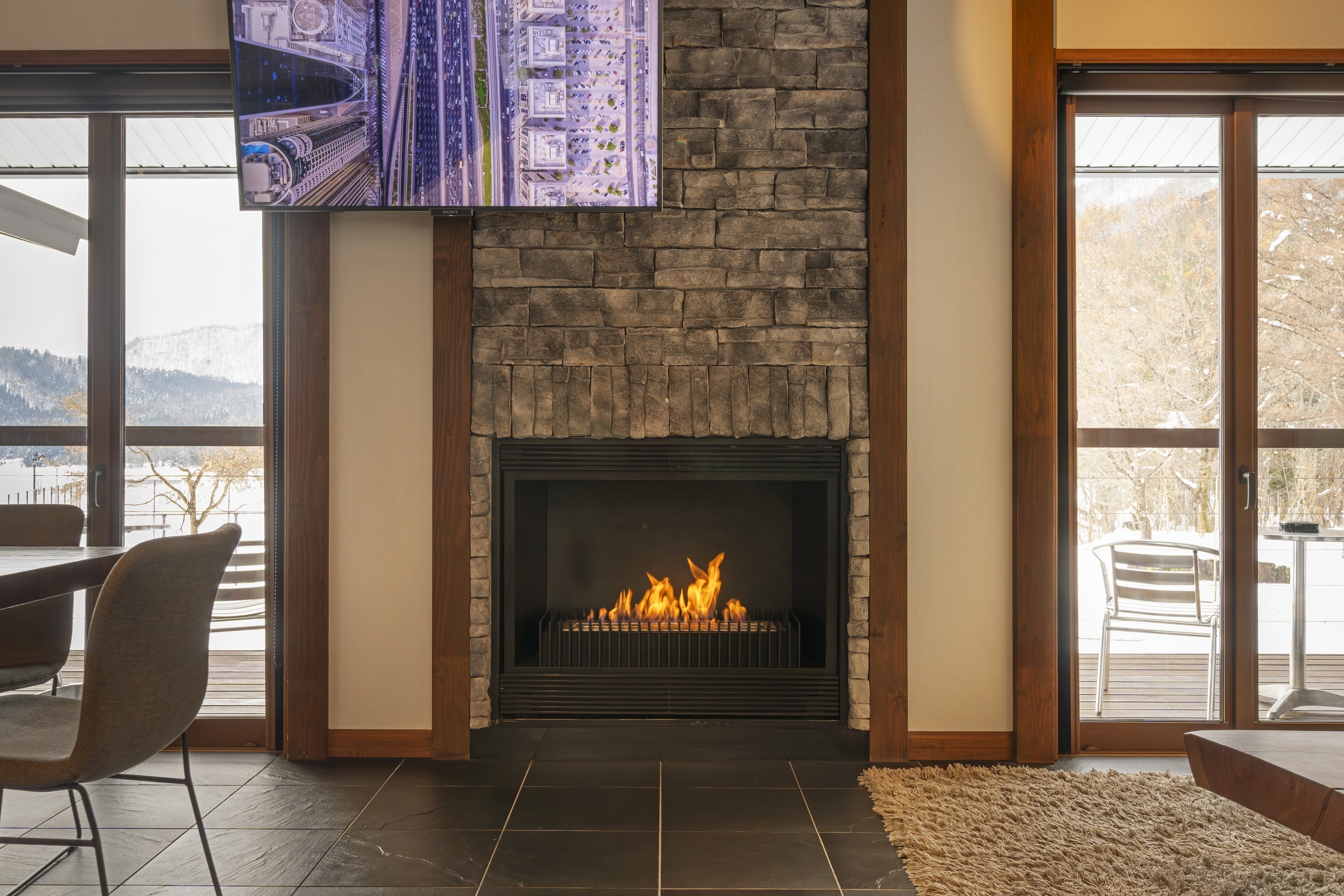 パウダーハウス　暖炉つきリビングルーム