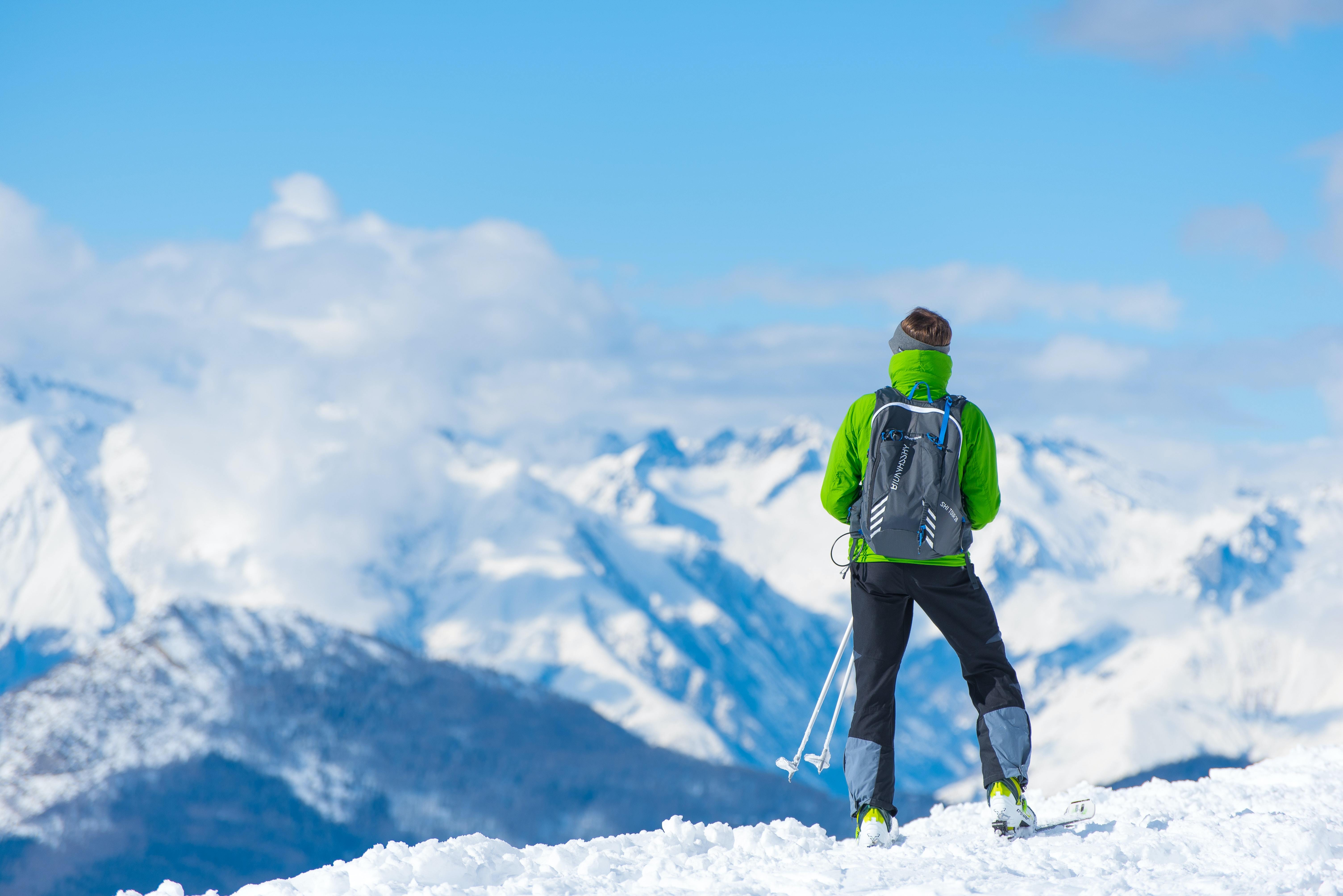 Hakuba Ski Pass Prices For 2024 25 The Hakuba Collection   Man Skiing On Mountain 